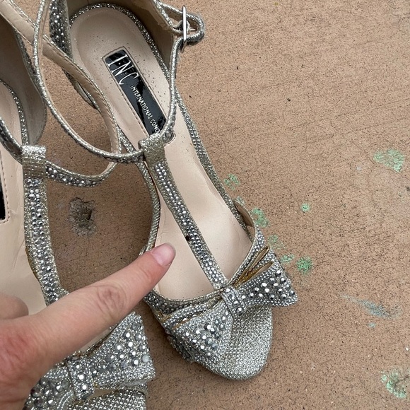 Inc silver rhinestone strappy heel with bows SZ7.5- flaw-missing stone + peeling - Picture 5 of 8